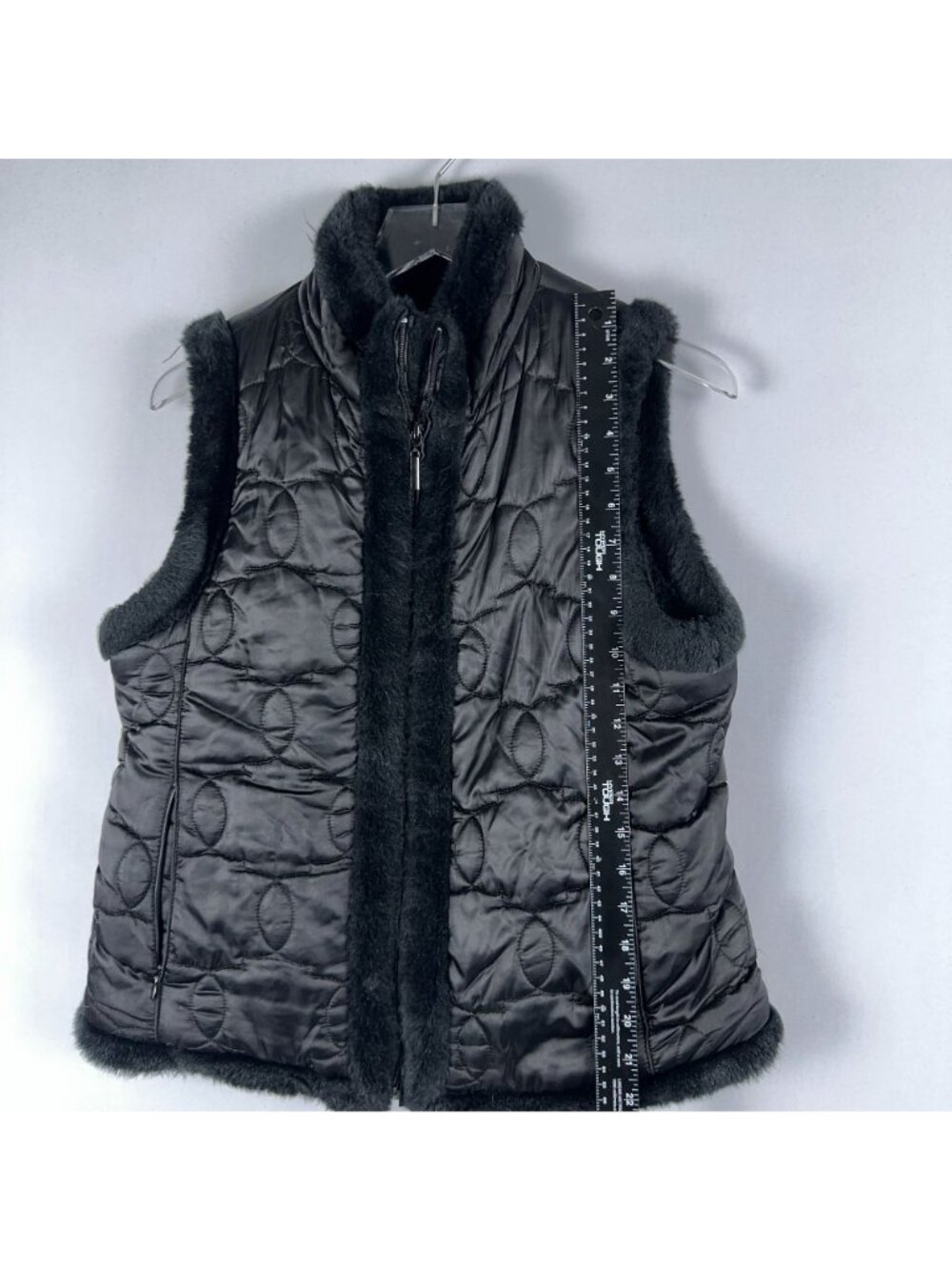 New York & Company Reversible Quilted Faux Fur Puffer Vest Size Medium Black - Picture 6 of 9